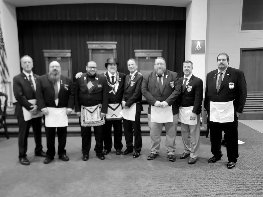 Brothers of Damascus and James M. Hays lodges in the lodge room